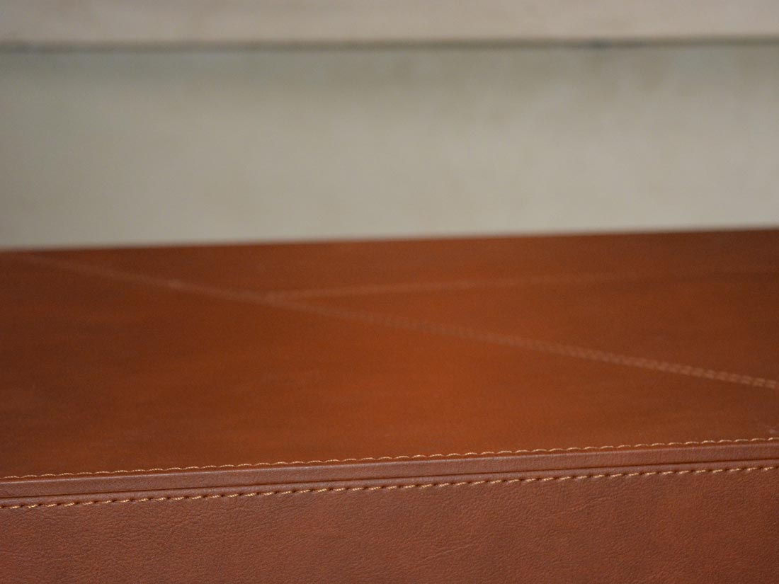Table revêtement aspect cuir : Vertical cuir